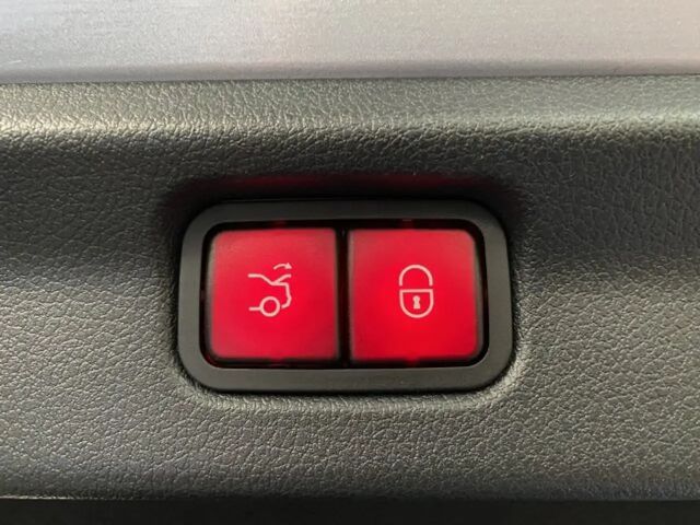 Mercedes-Benz EQE 300 Premium Sedan