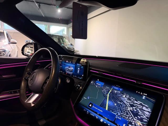 Mercedes-Benz E 220 AMG Line E 220 d Sedan