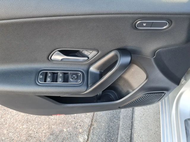 Mercedes-Benz A 200 Business Line Hatchback