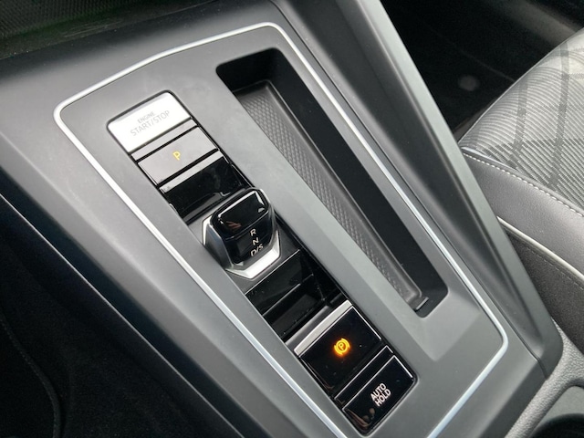 Volkswagen Golf 1.5 eTSI DSG R-Line Variant