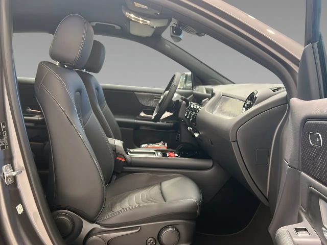 Mercedes-Benz GLA 200 MBUX+LED+PARKTRONIC+Kamera+SHz+AHK