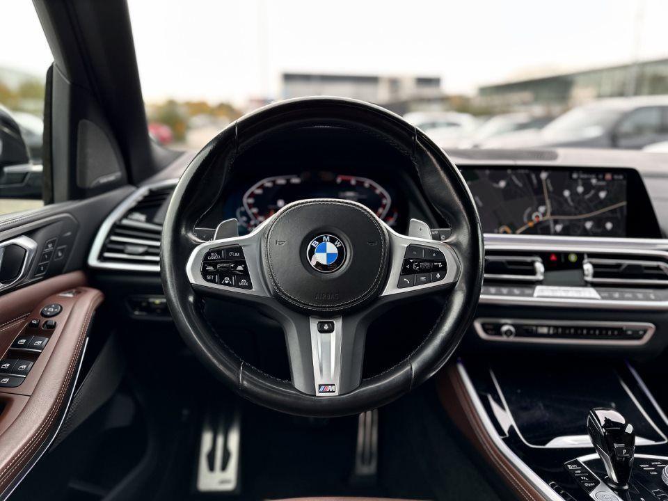 BMW X5 M50i