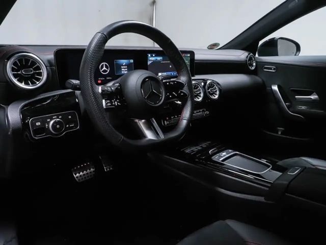 Mercedes-Benz CLA 200 AMG Line Coupé Premium