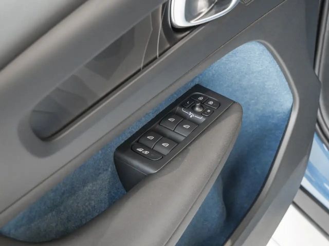 Volvo XC40 AWD Plus Recharge Twin Engine