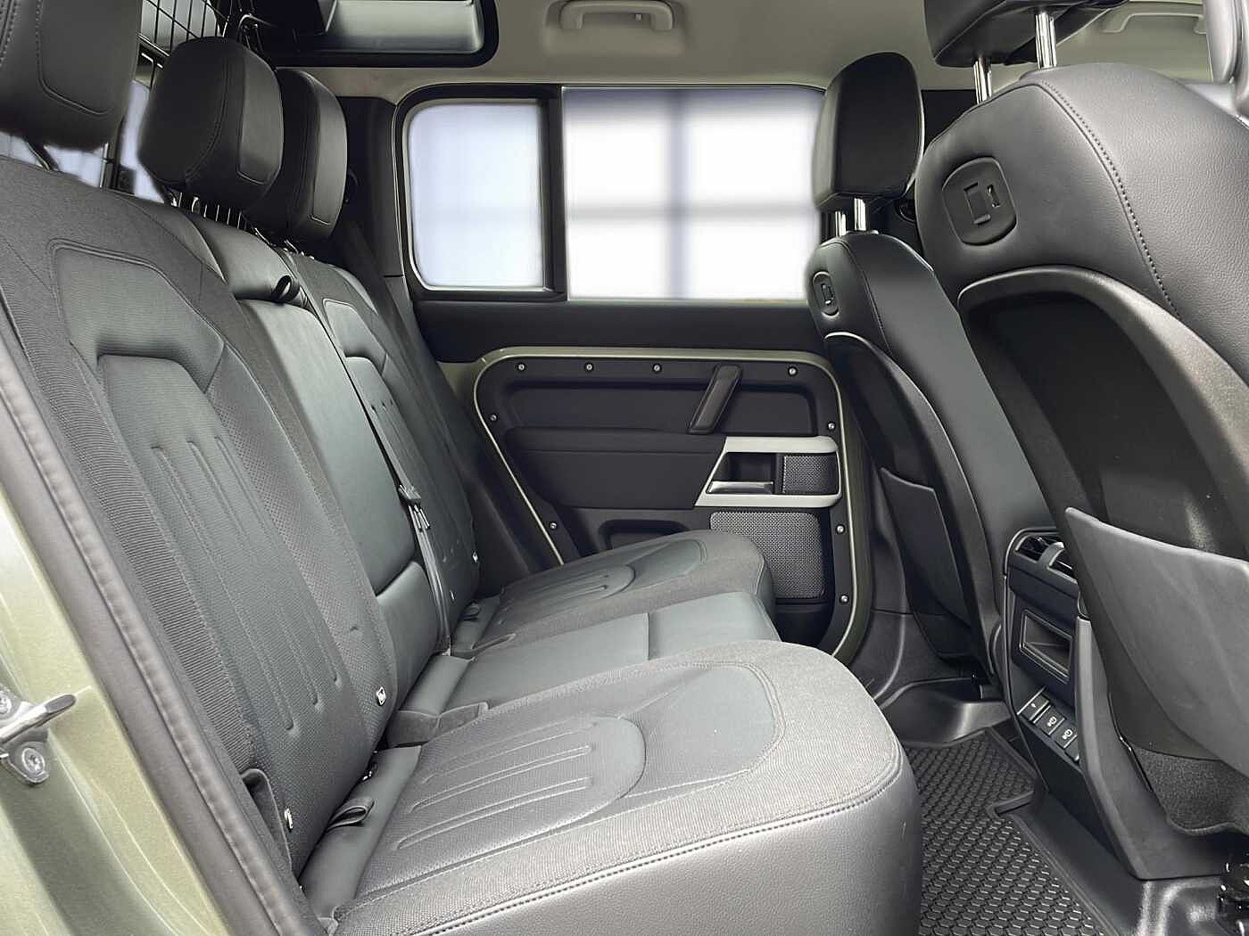 Land Rover Defender 110 S