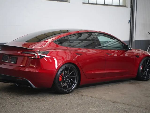 Tesla Model 3 Performance