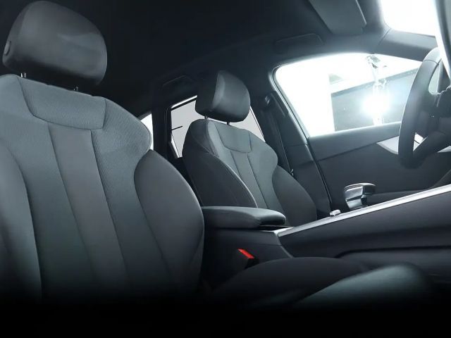 Audi A4 30 TDI Avant S-Line