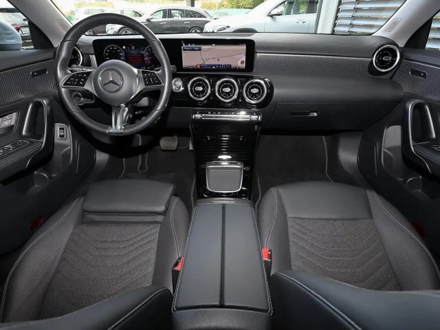 Mercedes-Benz CLA 180 KAMERA+SPURHALTE+LED+18"