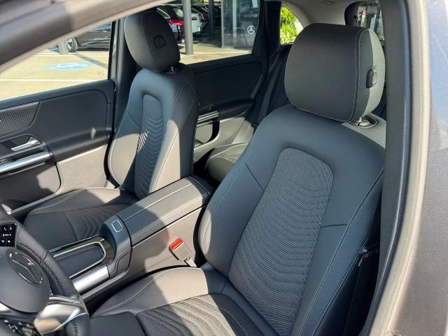 Mercedes-Benz B 180 Sedan