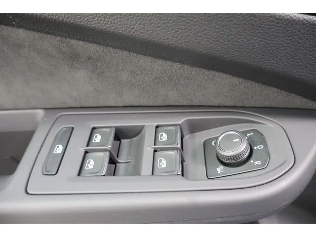 Volkswagen Golf 2.0 TDI DSG Golf VIII R-Line