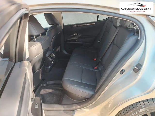 Lexus ES Business Line