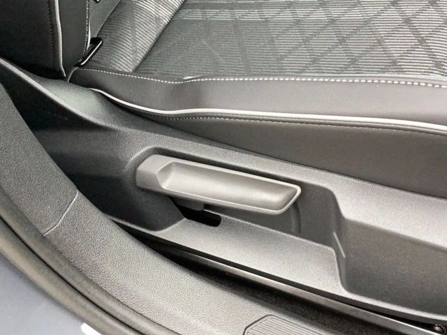 Volkswagen Golf 1.5 eTSI DSG Golf VIII R-Line