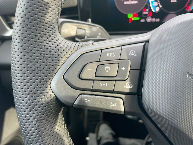 Volkswagen T-Roc 1.5 eTSI DSG R-Line