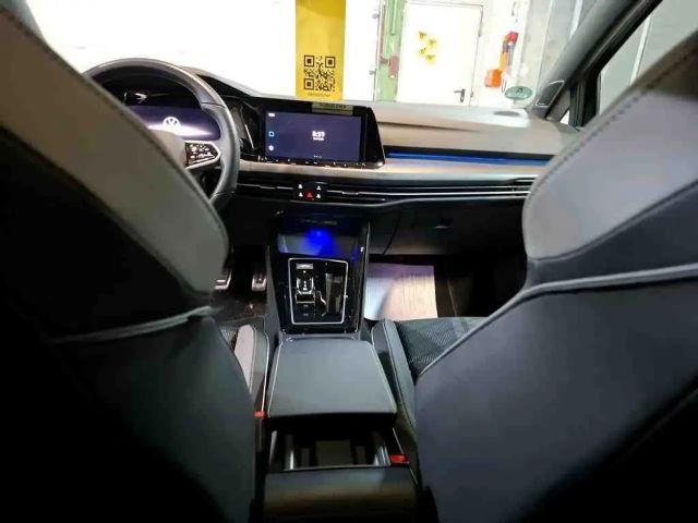 Volkswagen Golf 1.5 eTSI DSG R-Line Style