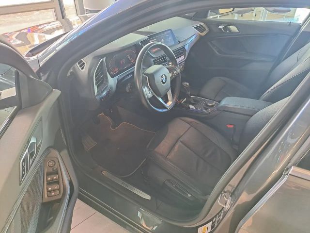 BMW 118 118i Luxury Line Sedan