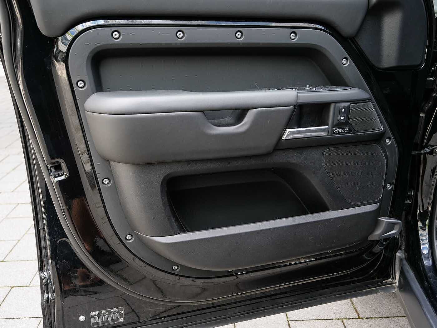 Land Rover Defender 110 Dynamic HSE