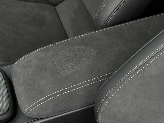 Porsche 992 4 Cabrio GTS Targa