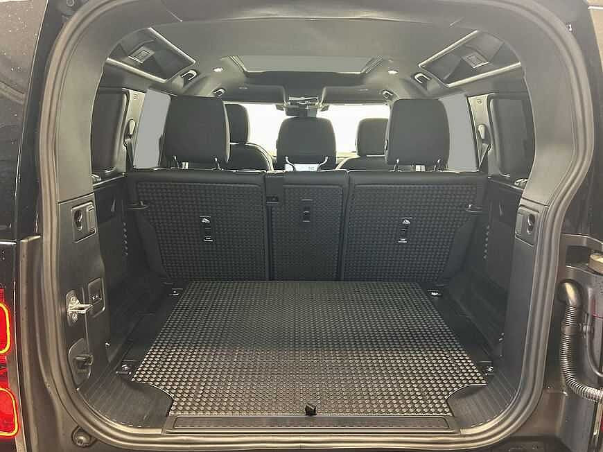 Land Rover Defender 110 Dynamic SE