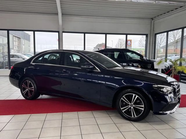 Mercedes-Benz E 220 AVANTGARDE E 220 d Sedan