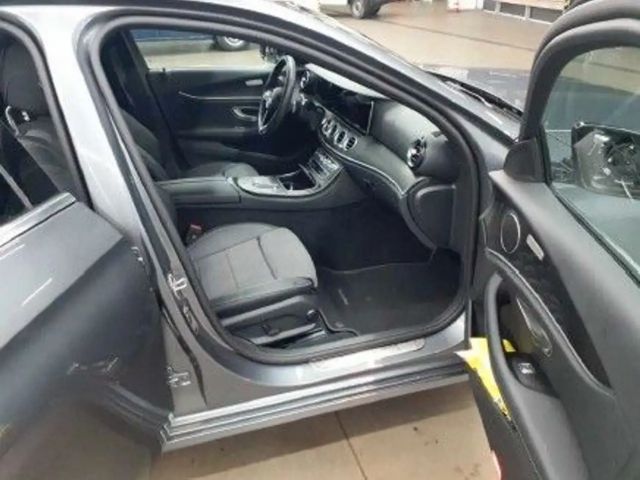 Mercedes-Benz E 220 AVANTGARDE E 220 d Sedan