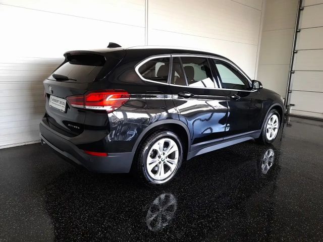 BMW X1 4x4 PHEV Aut. *VOLL LED / NAVI / KAMERA / HEAD-...
