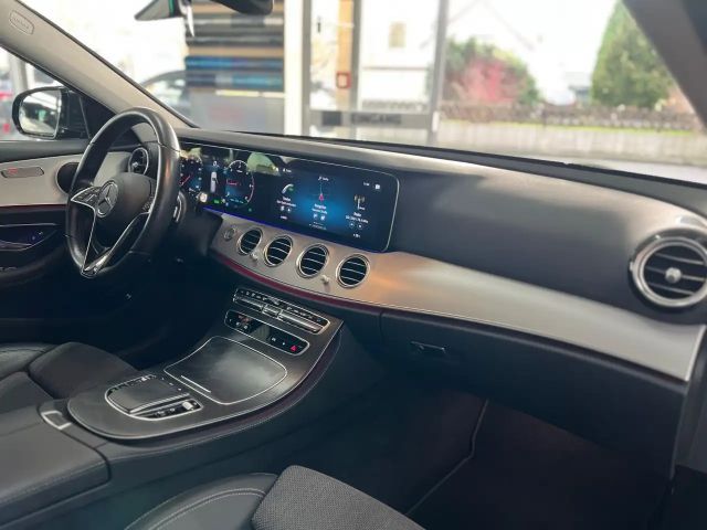 Mercedes-Benz E 220 AVANTGARDE E 220 d Estate