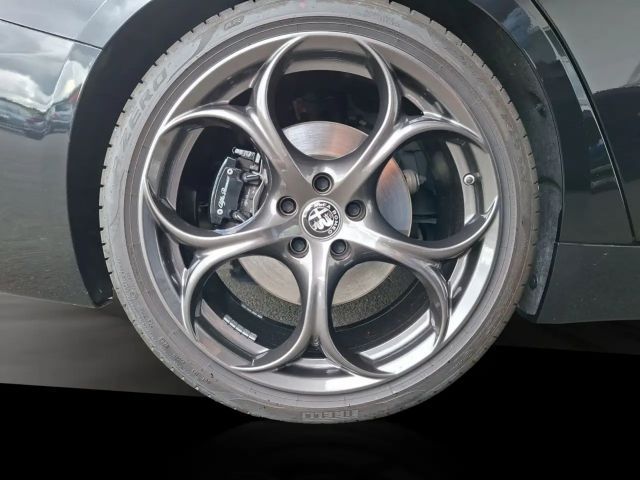 Alfa Romeo Giulia Q4 Turbo