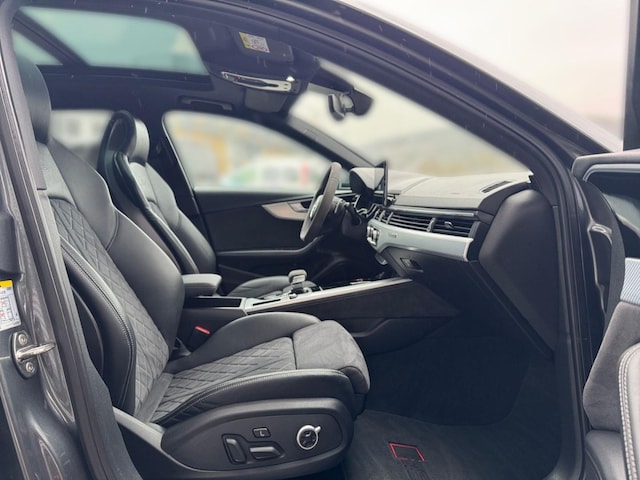 Audi RS4 Avant Quattro