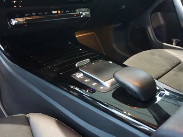 Mercedes-Benz CLA 250 AUTOMATIK+LEDER+NAVI+LED+DIGITALER TACHO