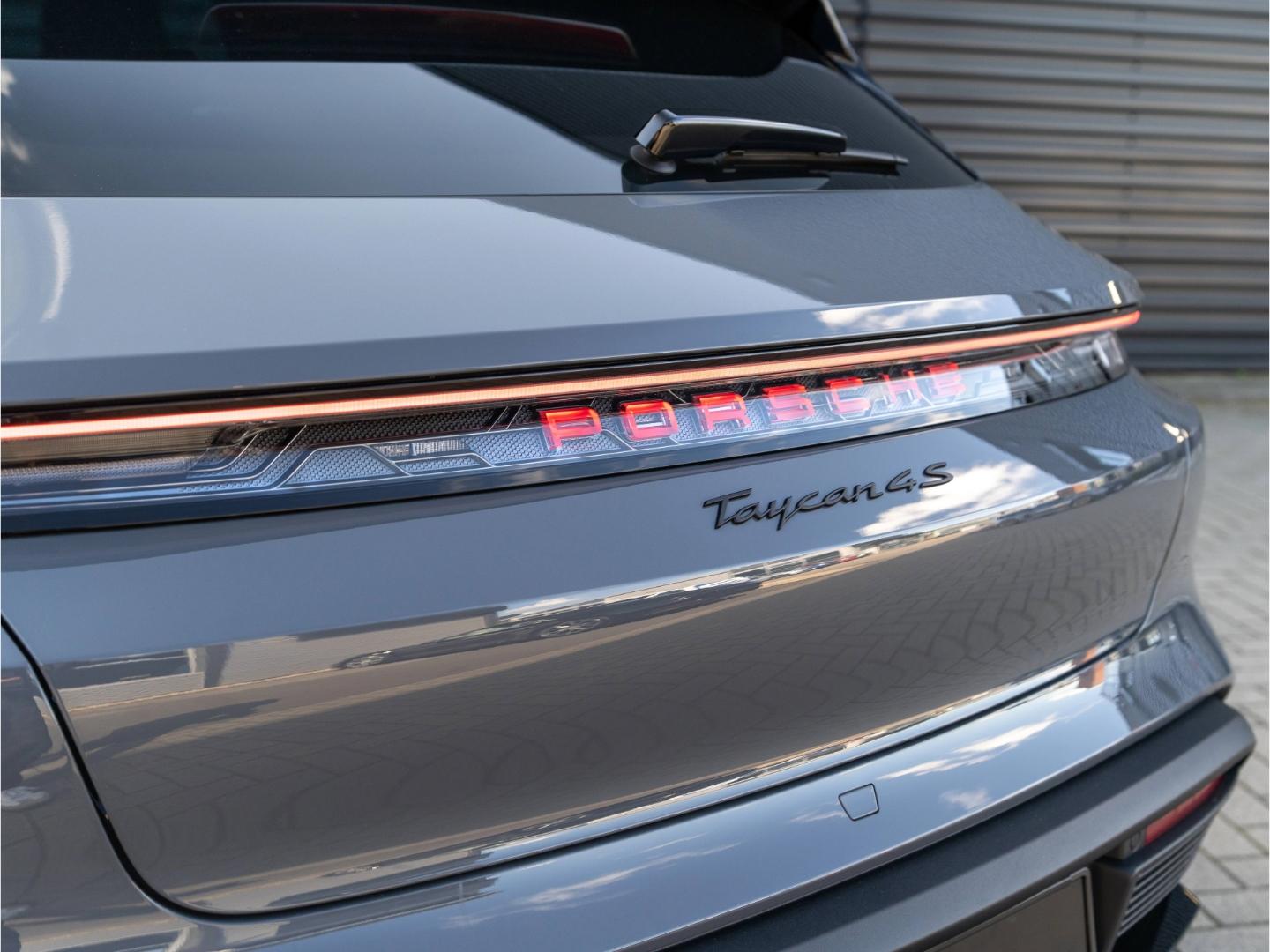 Porsche Taycan 4S Cross Turismo