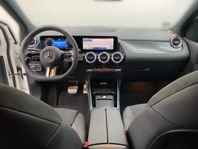 Mercedes-Benz B 200 AMG Line Sedan