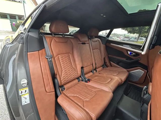 Lamborghini Urus AWD