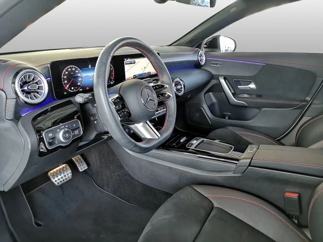 Mercedes-Benz CLA 180 AMG Line Coupé