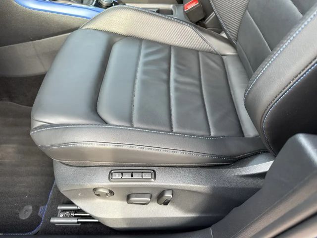 Volkswagen T-Roc R  BeatsAudio / DCC-Fahrwerk Panoramadach