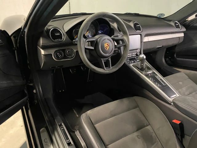 Porsche Cayman Coupé