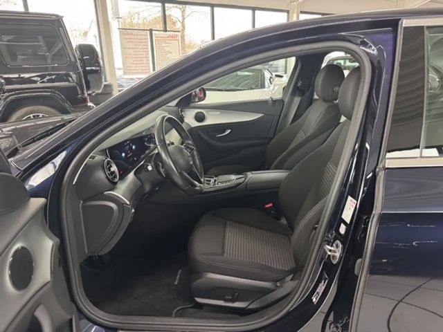 Mercedes-Benz E 220 AVANTGARDE E 220 d Sedan