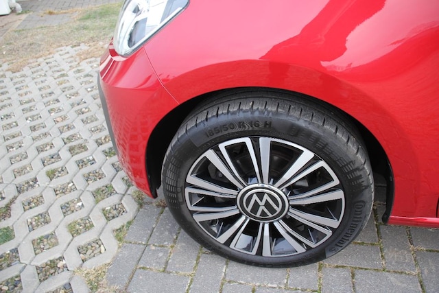 Volkswagen up! Active