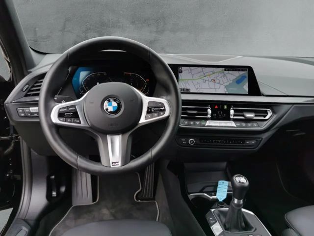 BMW 118 118i Sedan Sport Line