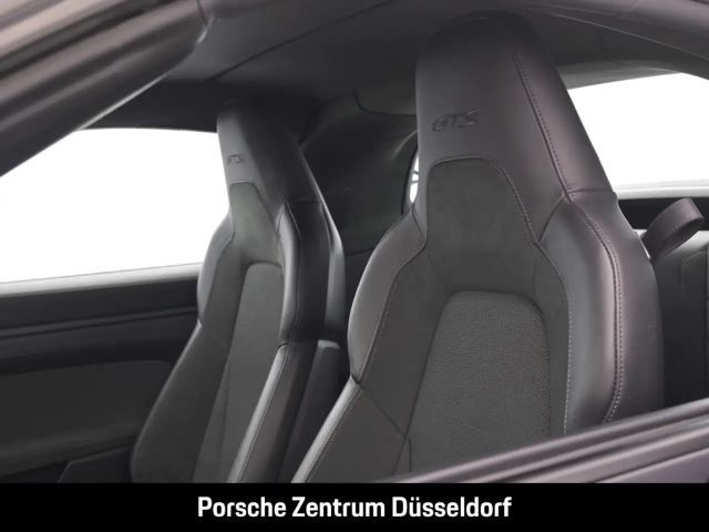 Porsche 992 4 Coupé GTS Targa