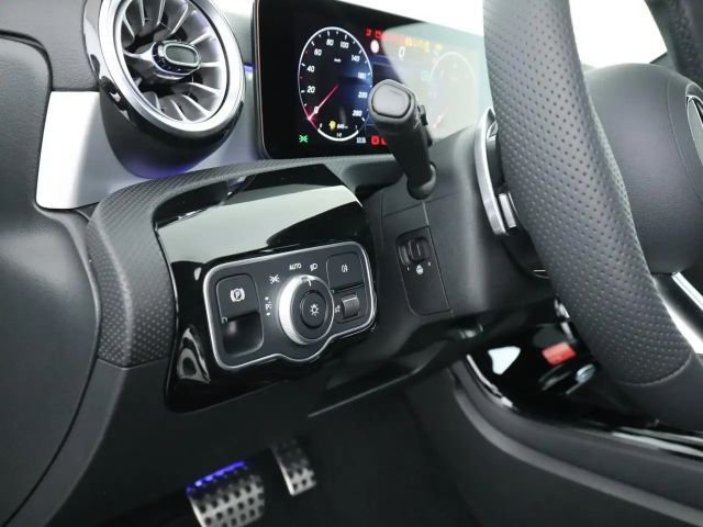 Mercedes-Benz A 220 A 220 d