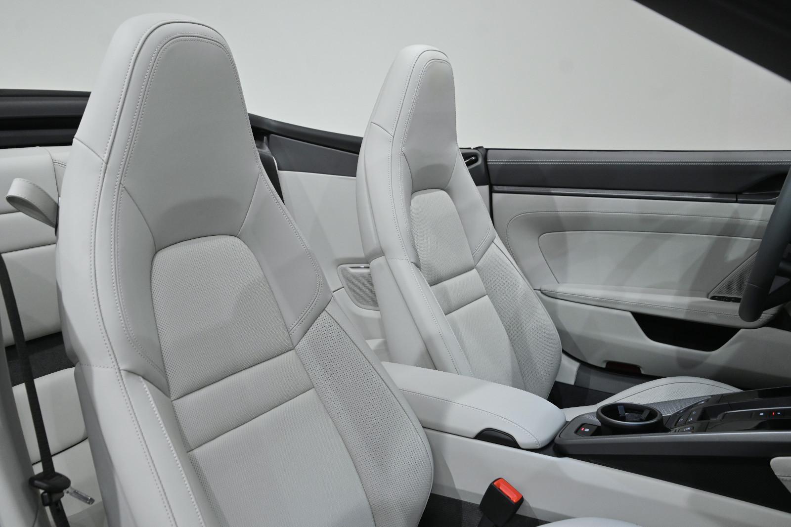 Porsche 911 4 992 Cabriolet Carrera