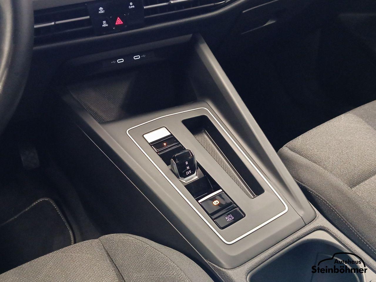 Volkswagen Golf 1.5 eTSI DSG Life Variant