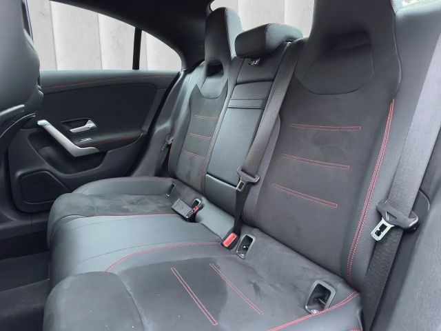 Mercedes-Benz CLA 200 AMG Line Coupé