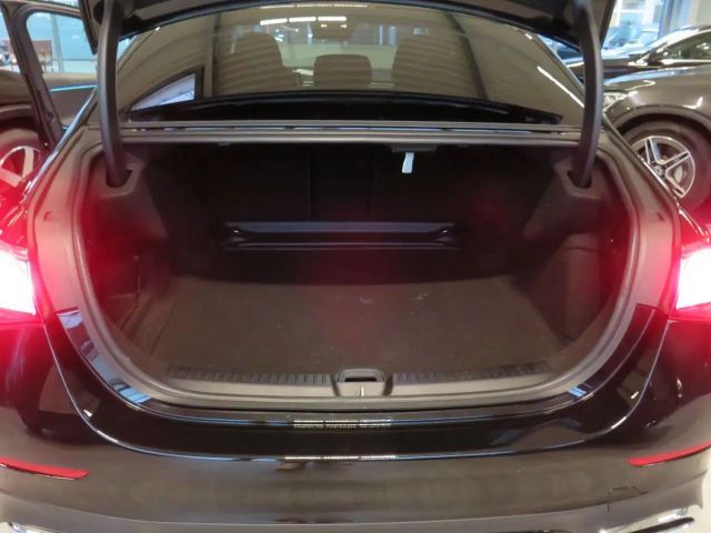 Mercedes-Benz E 220 AMG Line E 220 d Sedan