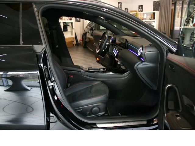 Mercedes-Benz CLA 200 AMG Line