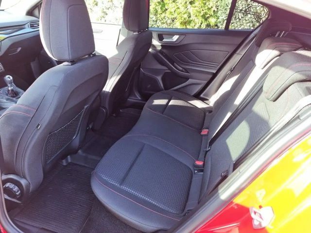 Ford Focus EcoBoost ST Line