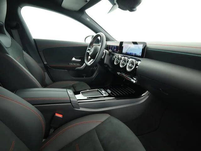 Mercedes-Benz CLA 200 AMG Line Coupé