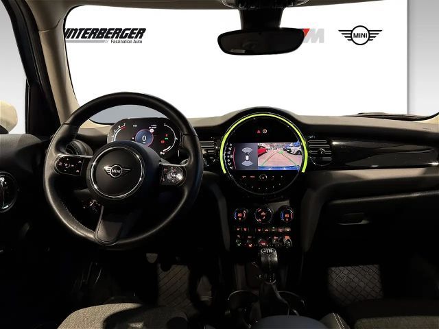 MINI Cooper F55 DAB LED RFK Navi Komfortzg. ACC Shz