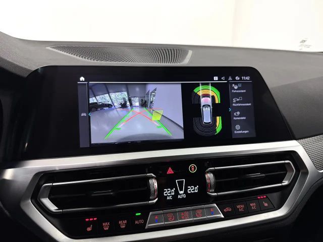 BMW 330 330e M-Sport xDrive