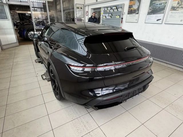 Porsche Taycan 4 Cross Turismo